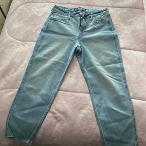 Hollister size 9S mom jean